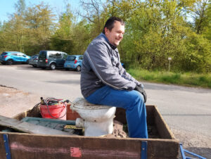 Wenn wir schon den Müll anderer Leute wegräumen, lassen wir uns den Spaß nicht verderben.